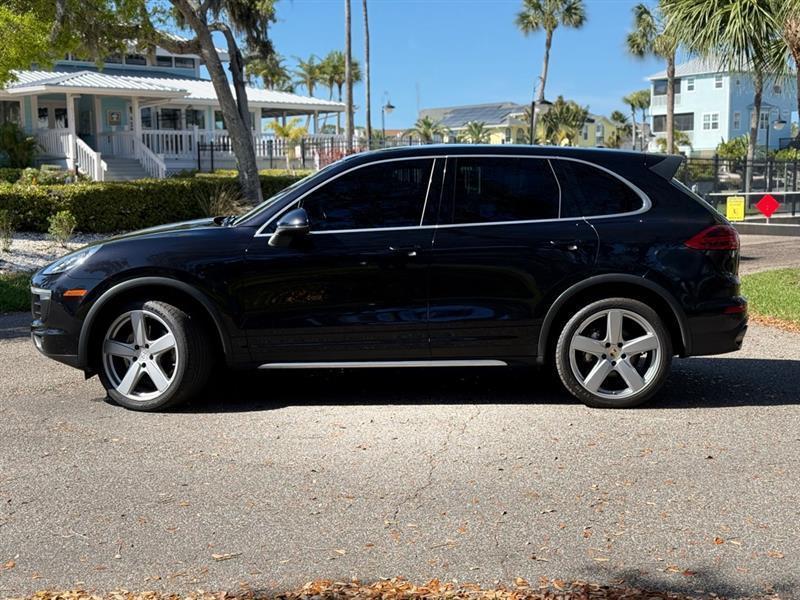 Porsche Cayenne S - Thumbnail 3
