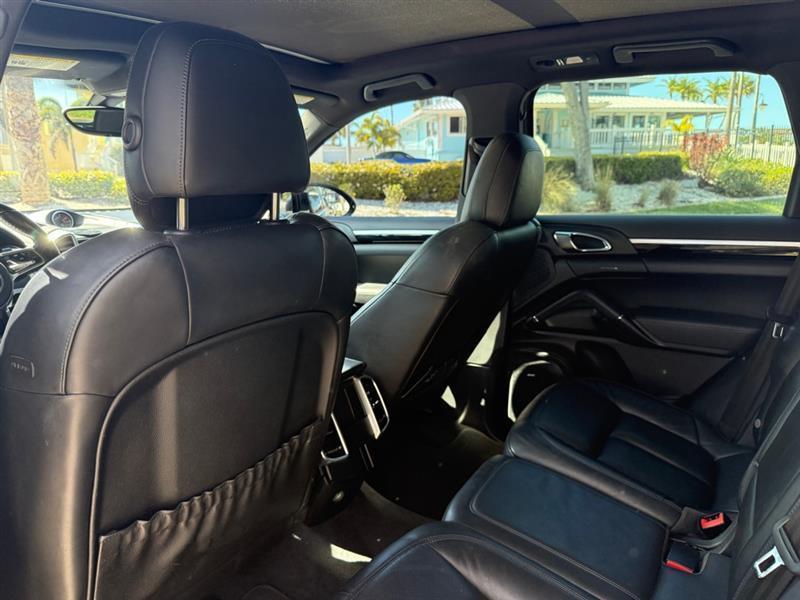 Porsche Cayenne S - Thumbnail 13