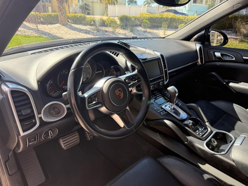 Porsche Cayenne S - Thumbnail 10