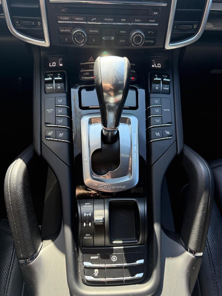 Porsche Cayenne S - Thumbnail 2