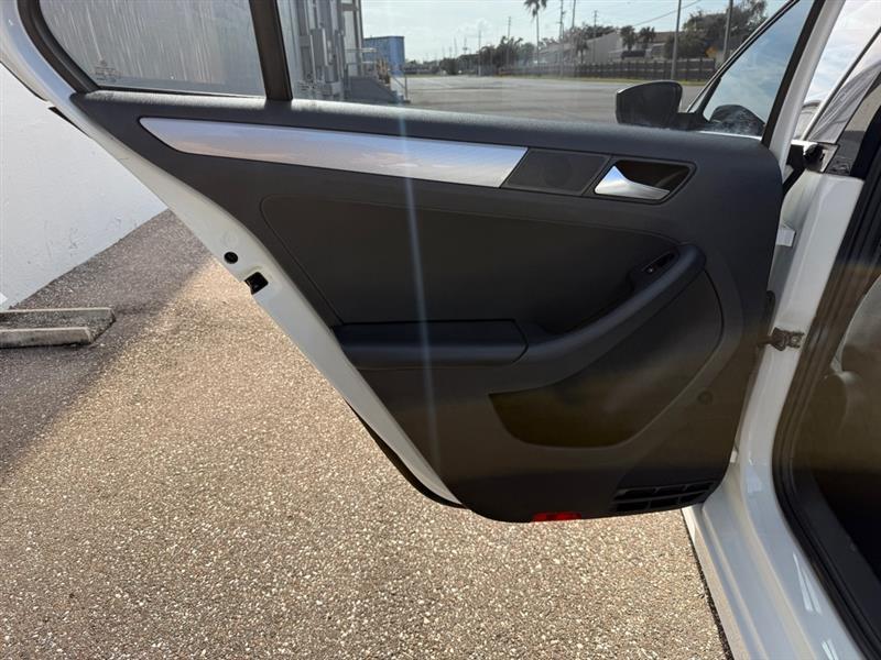 Volkswagen Jetta 1.4T S 6A - Thumbnail 13