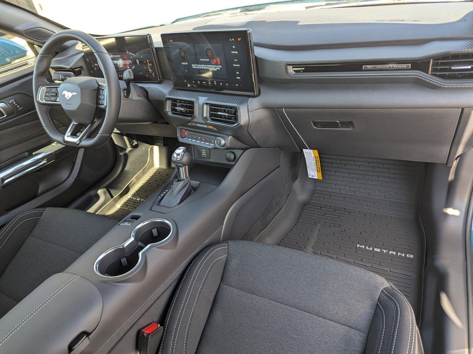 Ford Mustang Ecoboost Rwd Fastback - Thumbnail 10