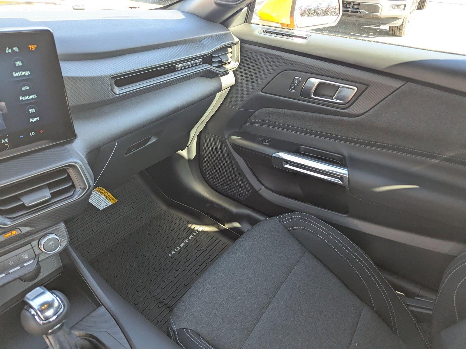 Ford Mustang Ecoboost Rwd Fastback - Thumbnail 13