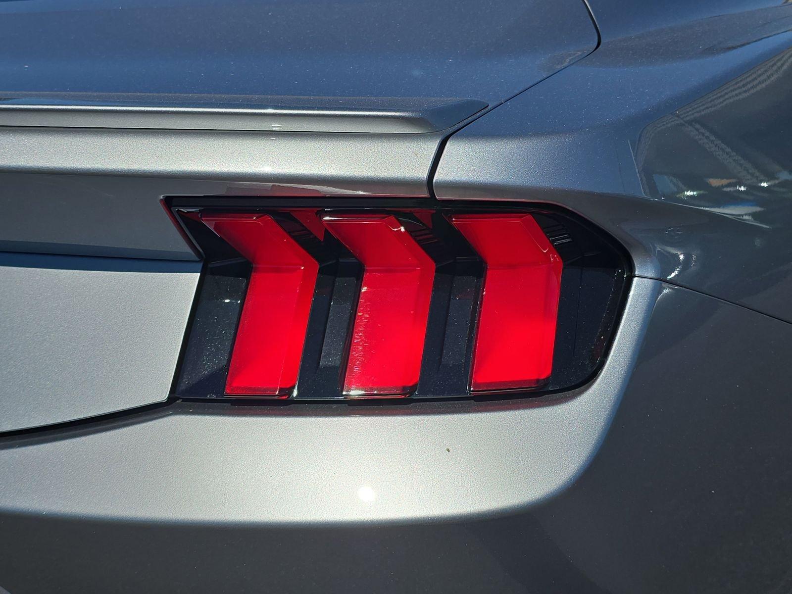 Ford Mustang Ecoboost Premium Rwd Fastback - Thumbnail 7