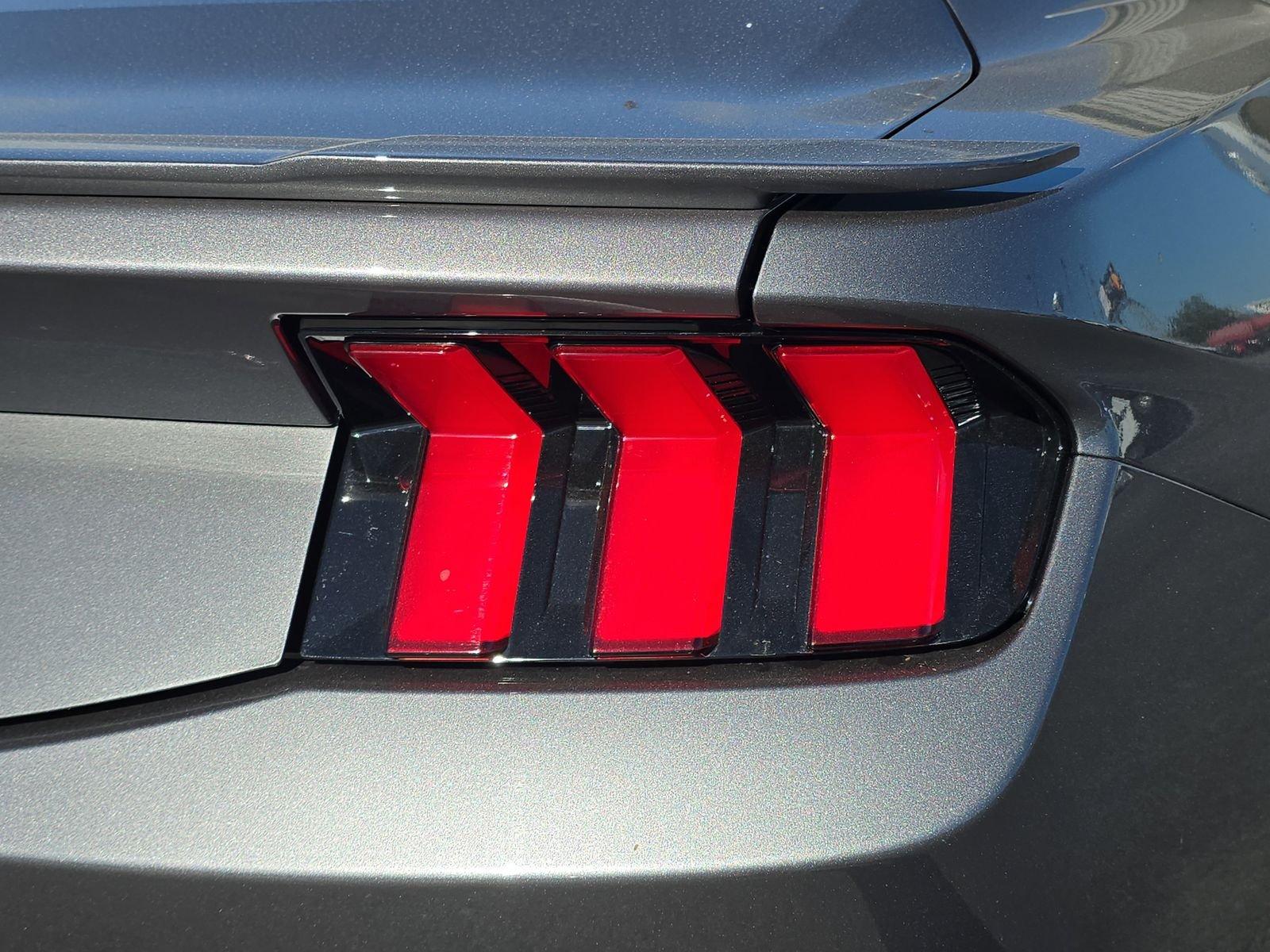 Ford Mustang Ecoboost Premium Rwd Fastback - Thumbnail 7