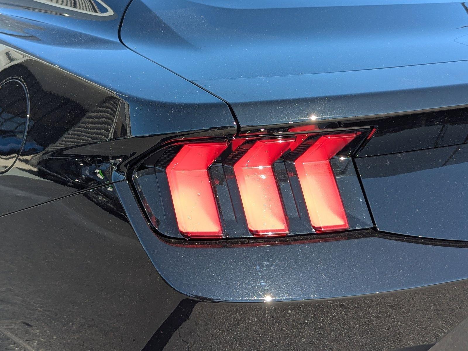 Ford Mustang Ecoboost Rwd Fastback - Thumbnail 8