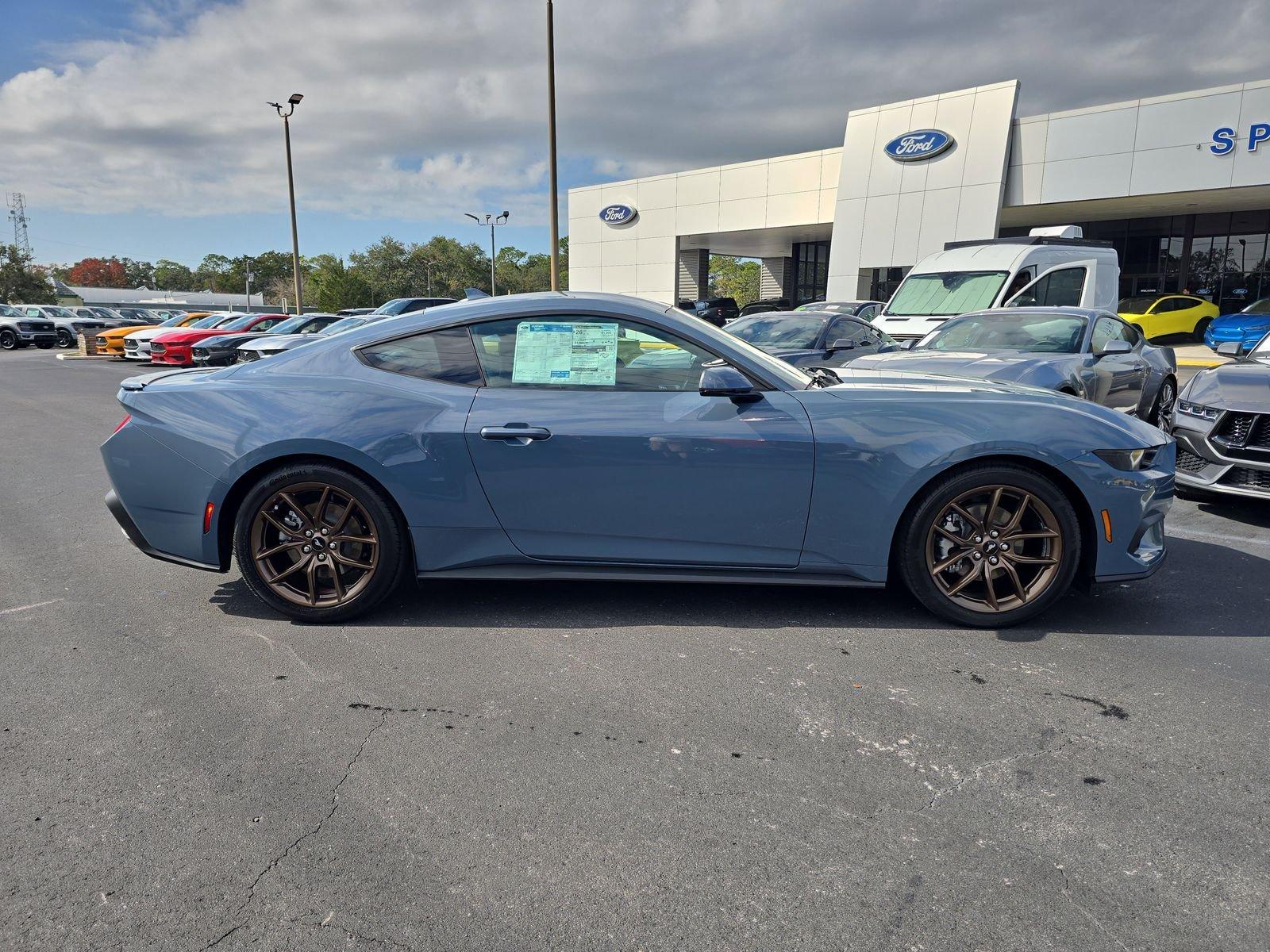 Ford Mustang Ecoboost Premium Rwd Fastback - Thumbnail 4