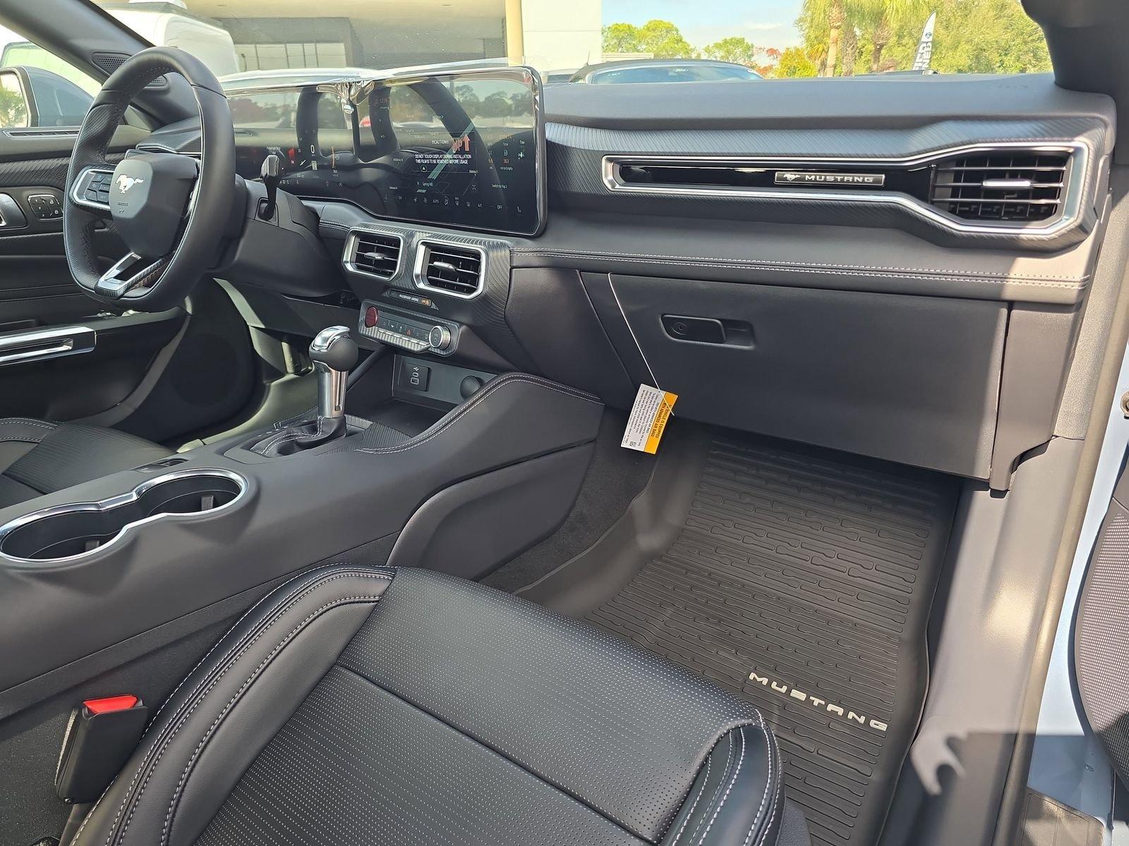 Ford Mustang Ecoboost Premium Rwd Fastback - Thumbnail 9