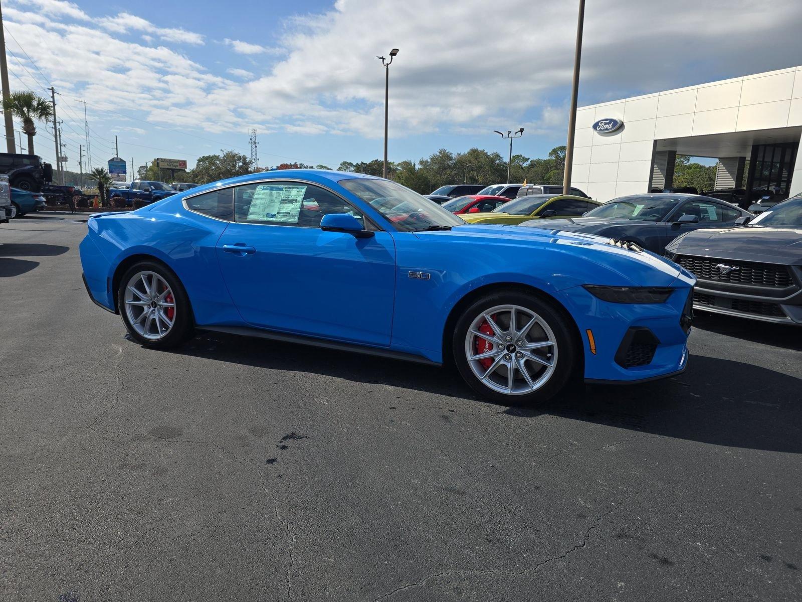 Ford Mustang Gt Premium Rwd Fastback - Thumbnail 3