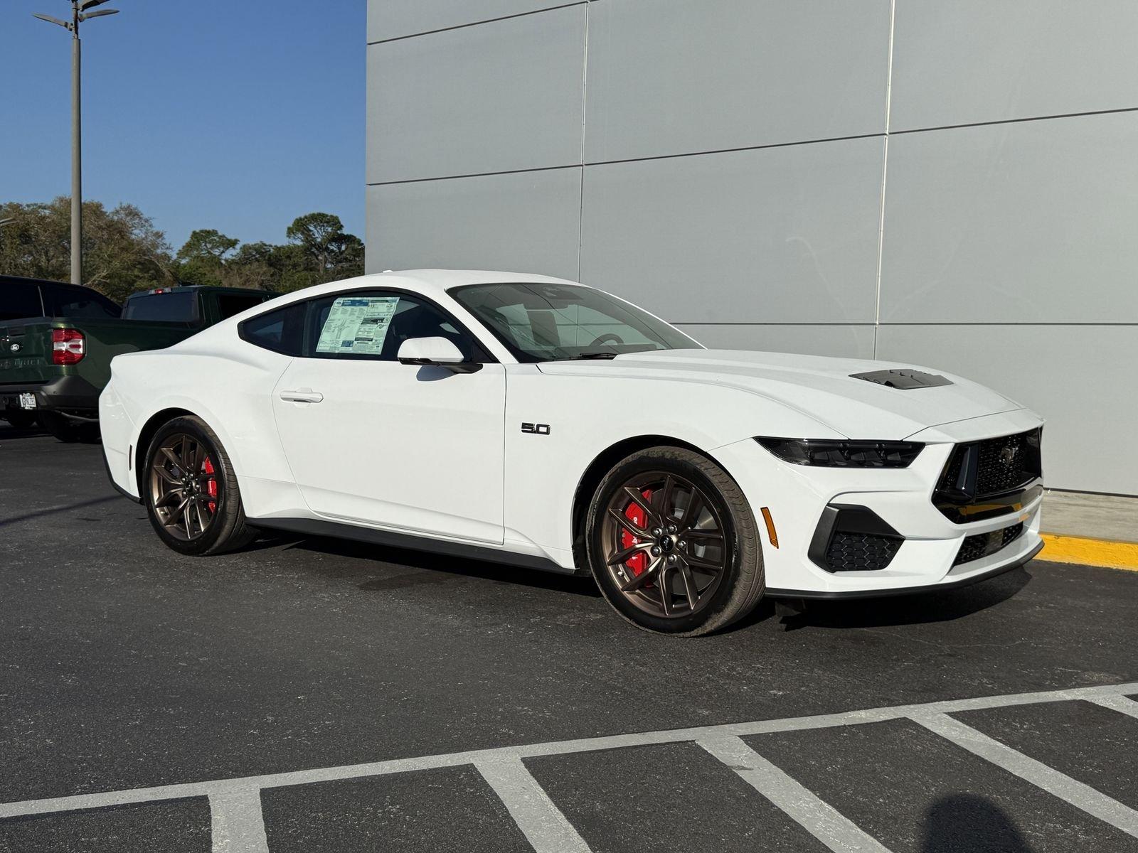 Ford Mustang Gt Premium Rwd Fastback - Thumbnail 3