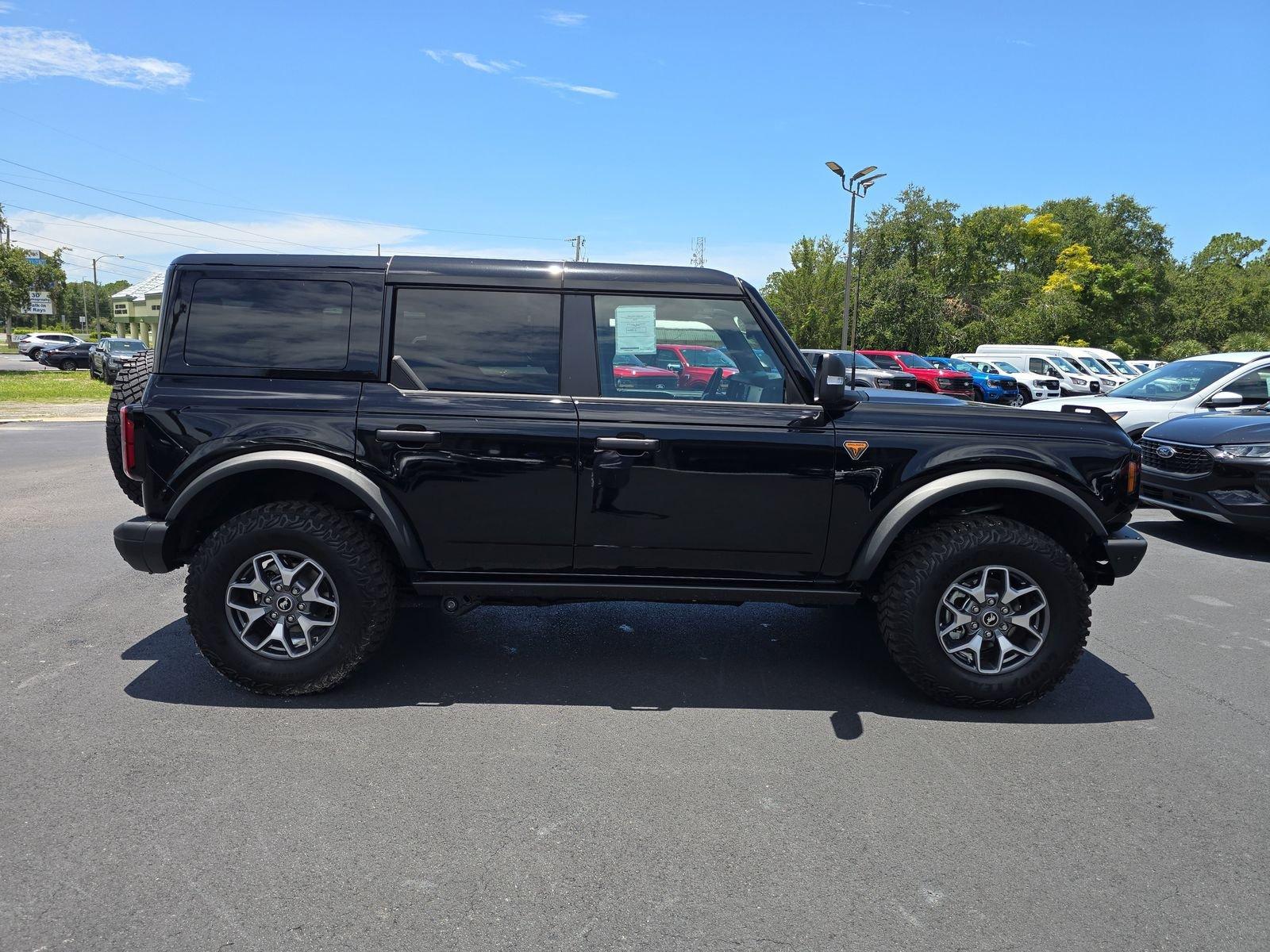 Ford Bronco Badlands 4Wd 4 Door - Thumbnail 4