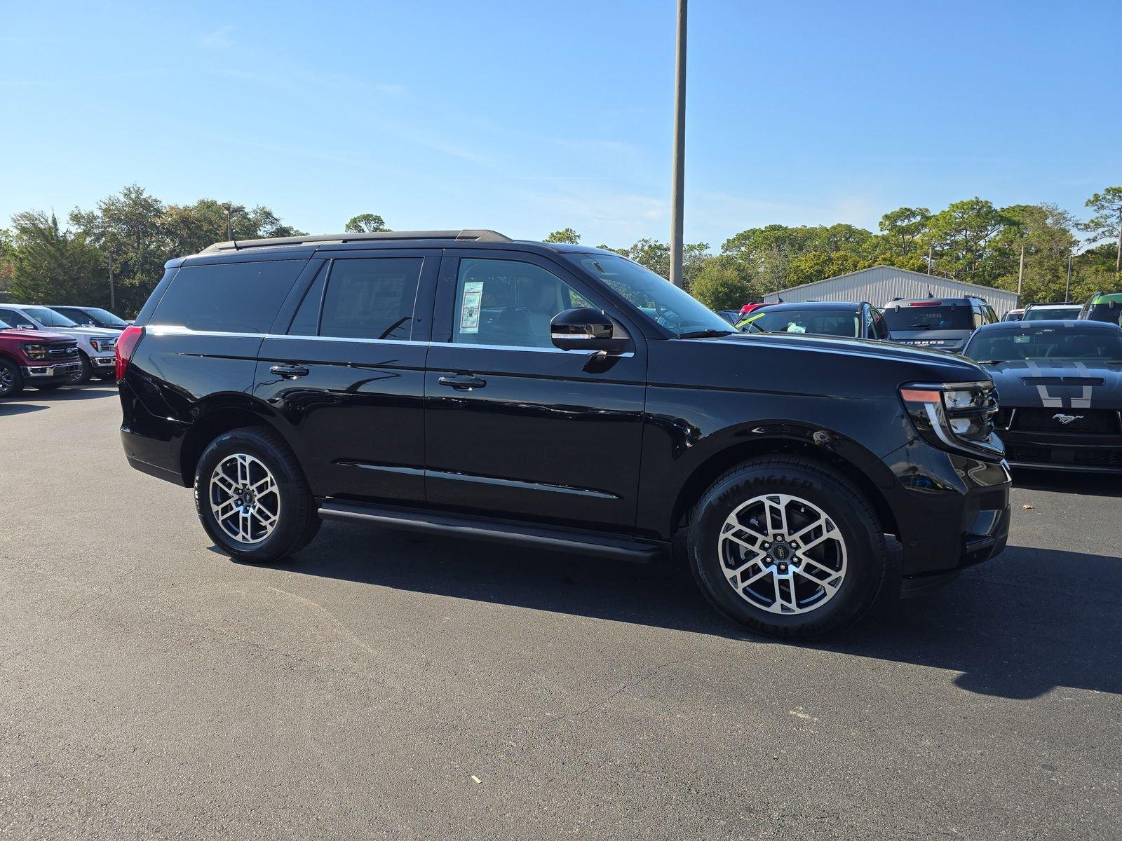 Ford Expedition Active 4X2 Regular - Thumbnail 3