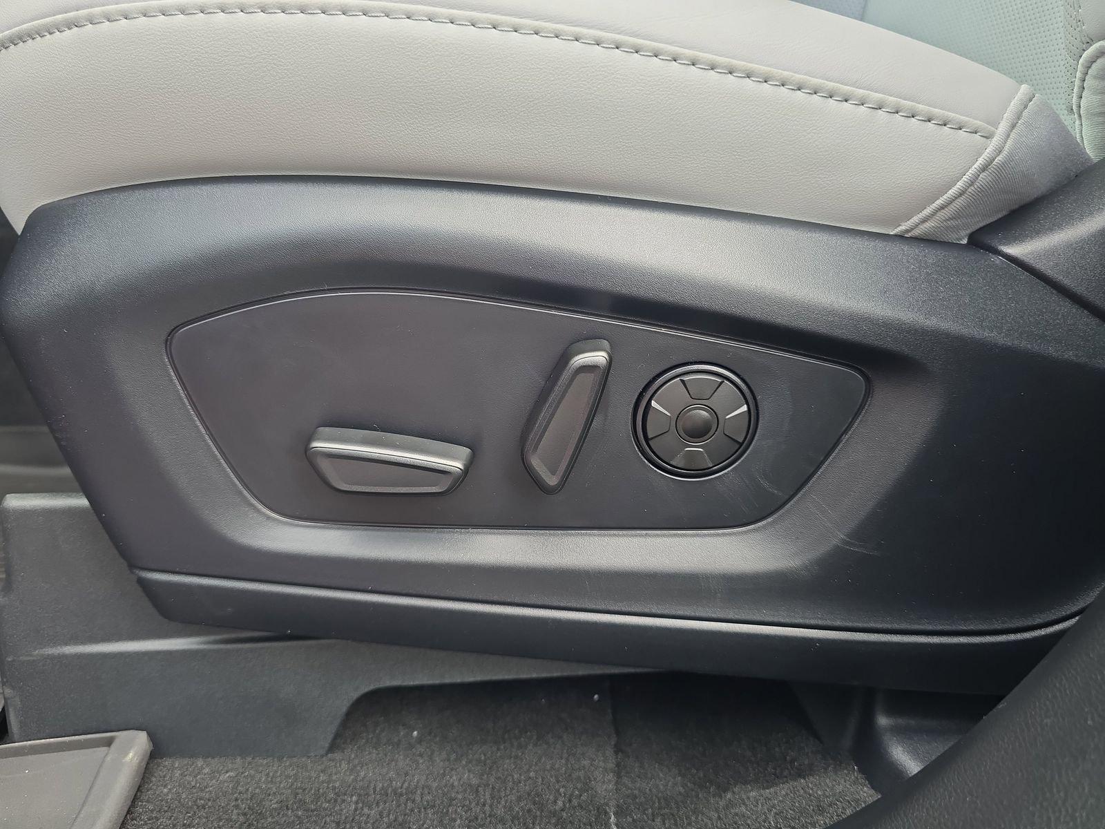 Ford Explorer Platinum 4Wd 4D Sport Utility - Thumbnail 17