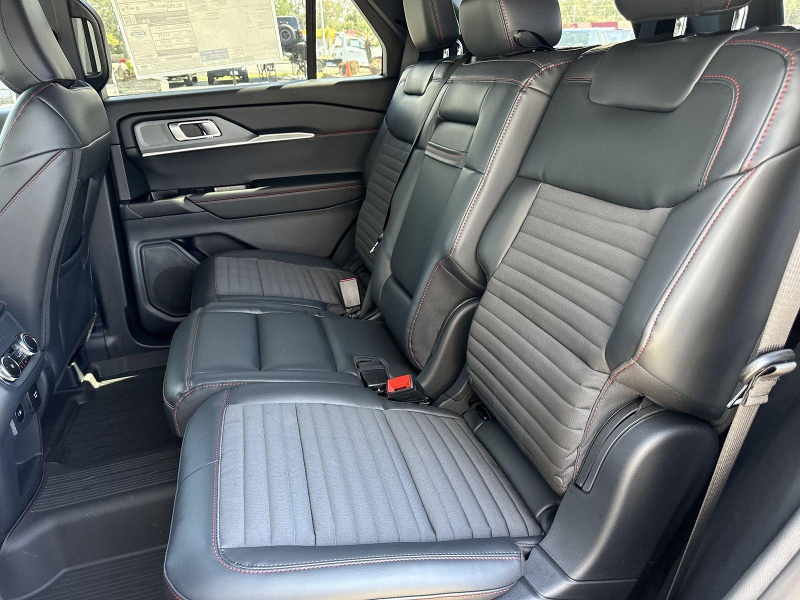 Ford Explorer St-Line Rwd 4D Sport Utility - Thumbnail 12