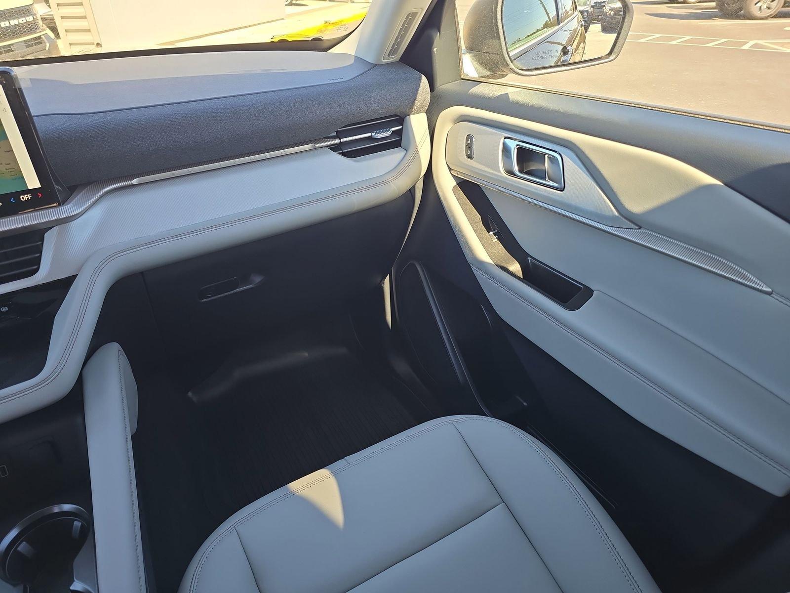 Ford Explorer Active Rwd 4D Sport Utility - Thumbnail 12