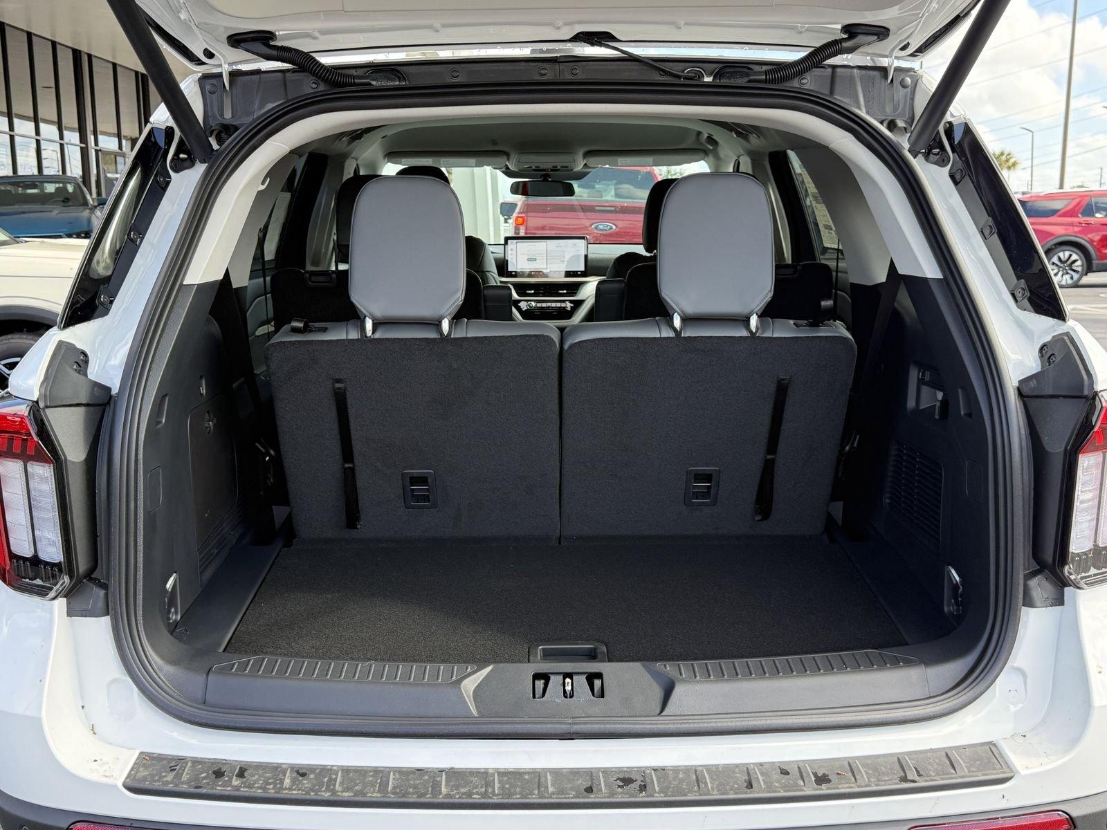 Ford Explorer Active Rwd 4D Sport Utility - Thumbnail 9