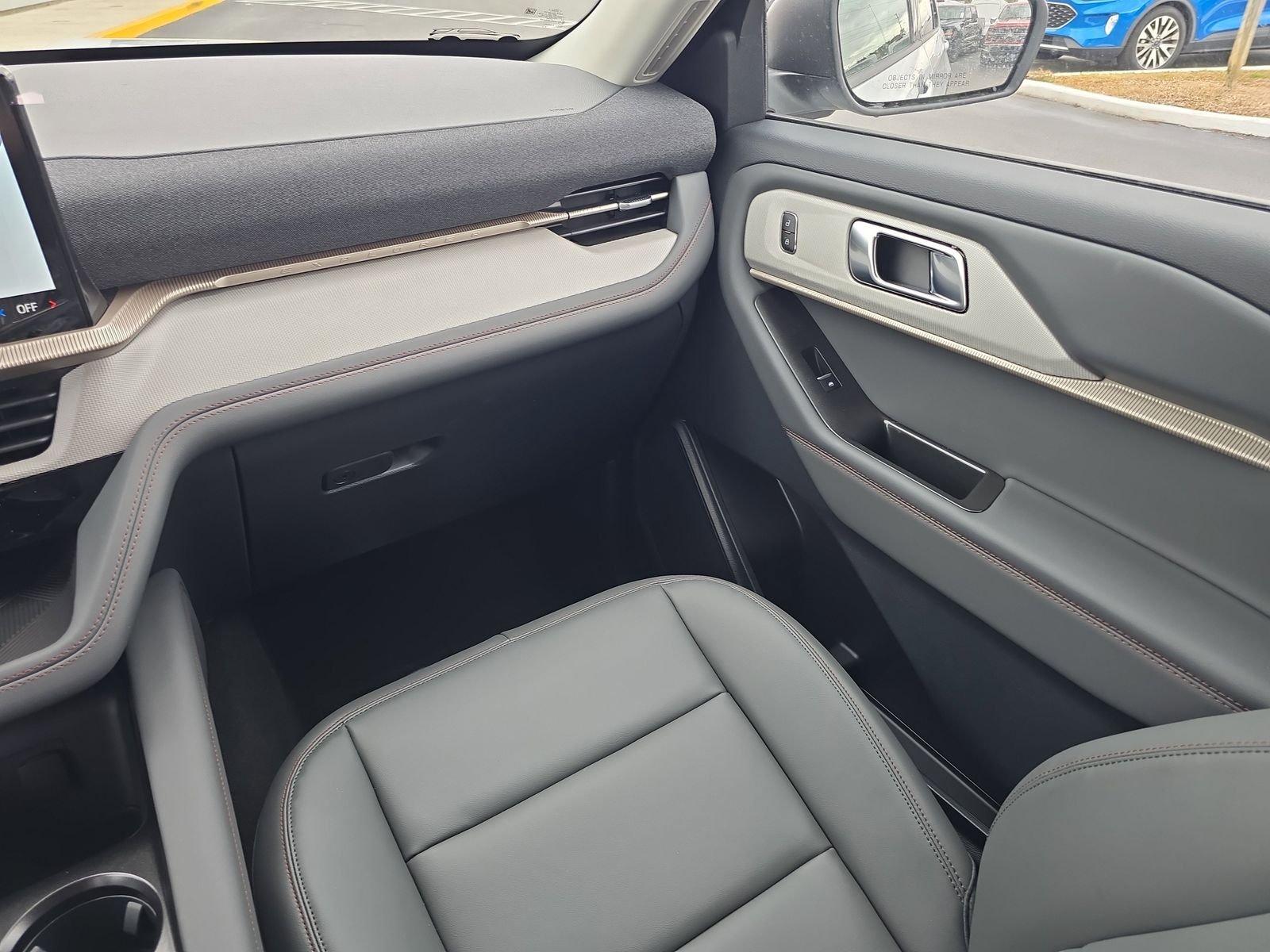 Ford Explorer Active Rwd 4D Sport Utility - Thumbnail 12