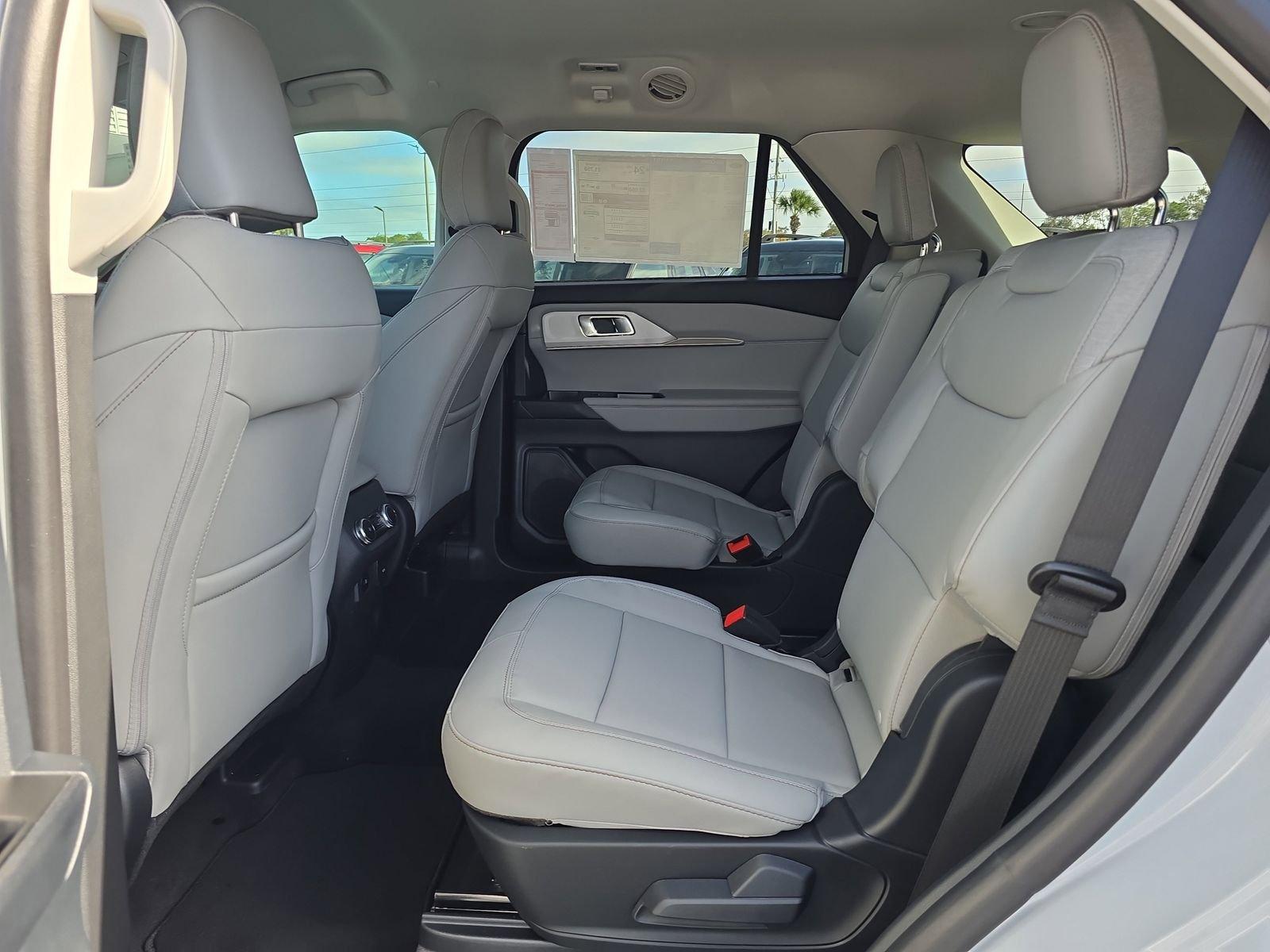 Ford Explorer Active Rwd 4D Sport Utility - Thumbnail 13