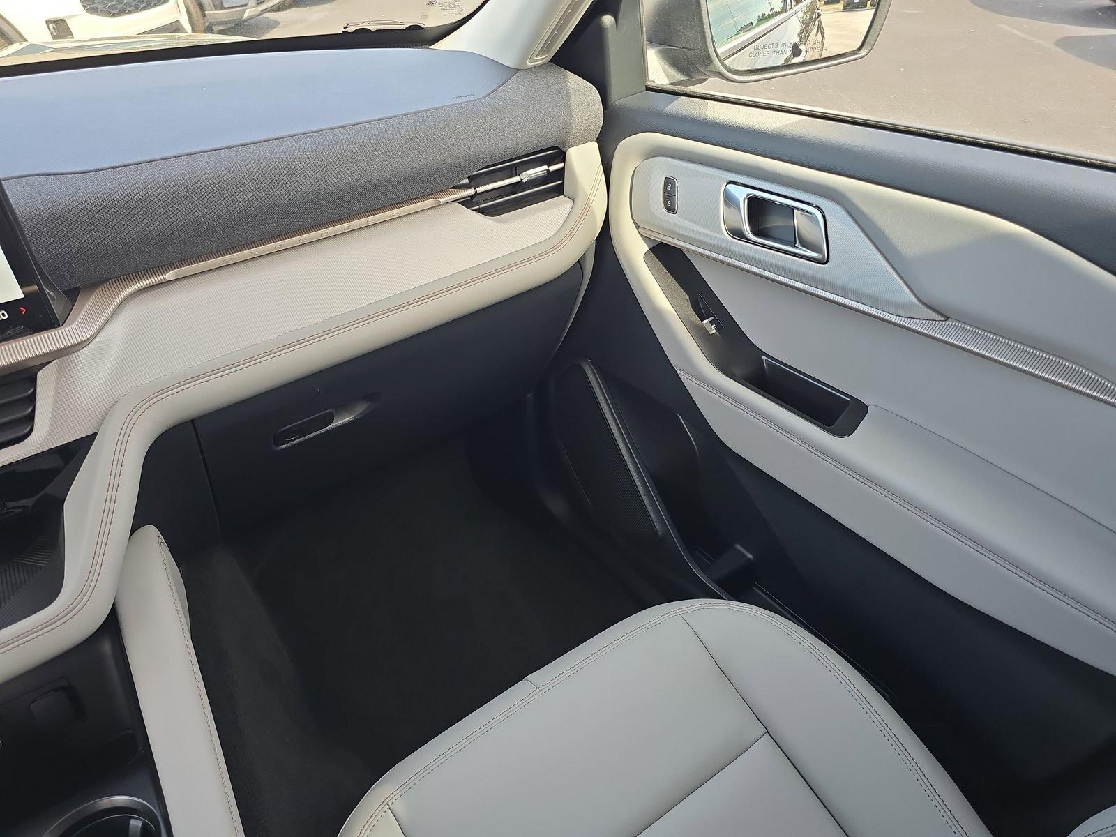 Ford Explorer Active Rwd 4D Sport Utility - Thumbnail 12