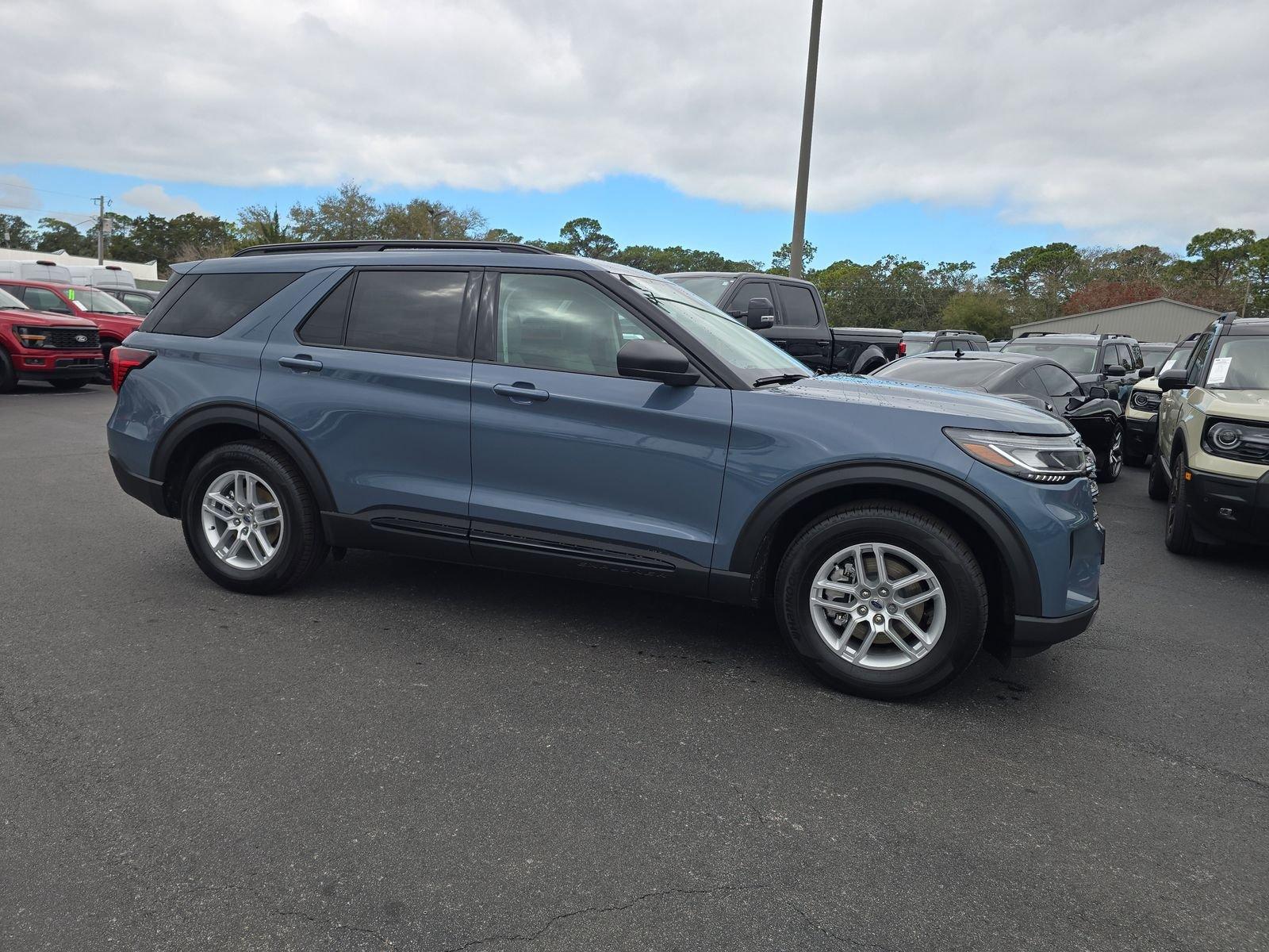 Ford Explorer Active Rwd 4D Sport Utility - Thumbnail 3