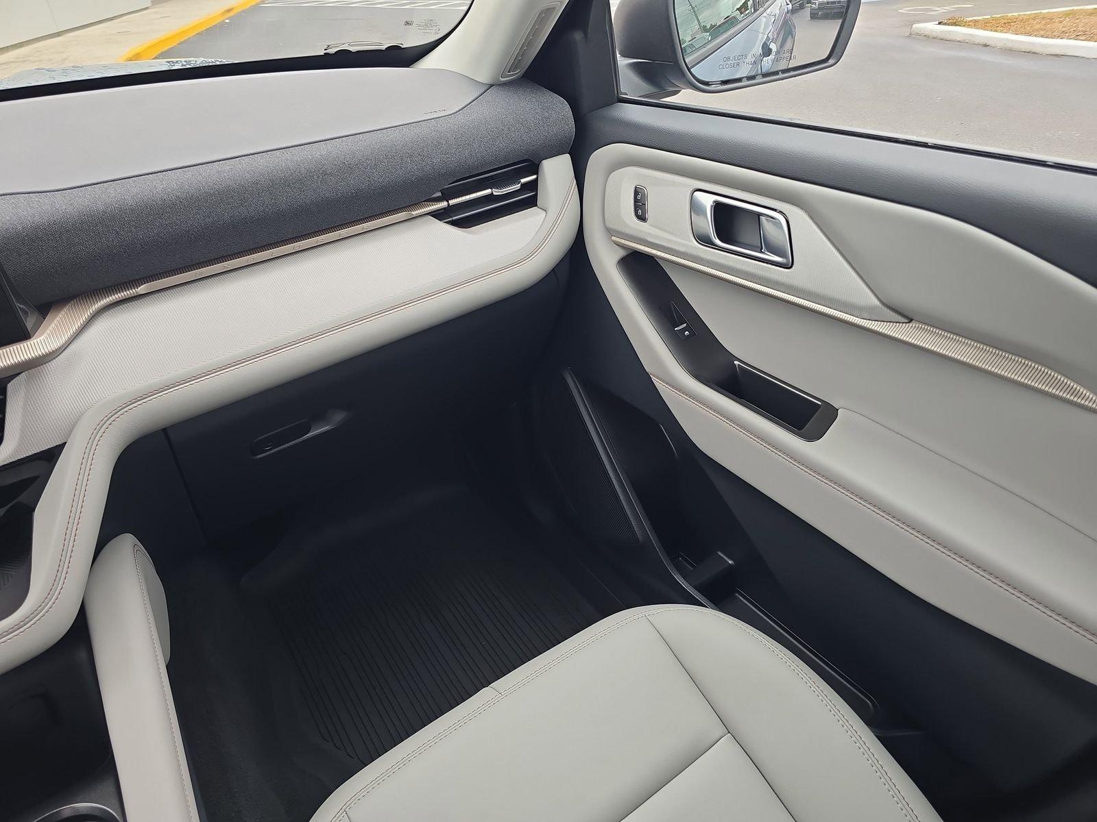 Ford Explorer Active Rwd 4D Sport Utility - Thumbnail 12