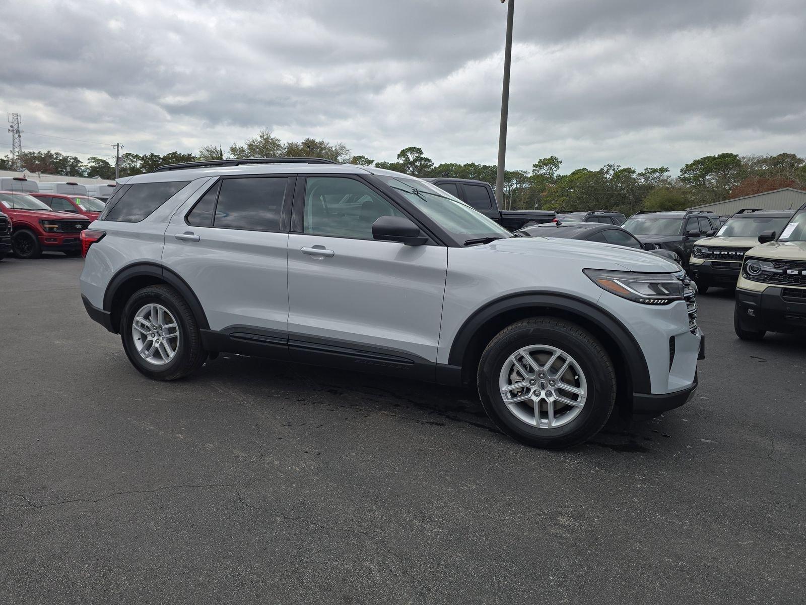 Ford Explorer Active Rwd 4D Sport Utility - Thumbnail 3