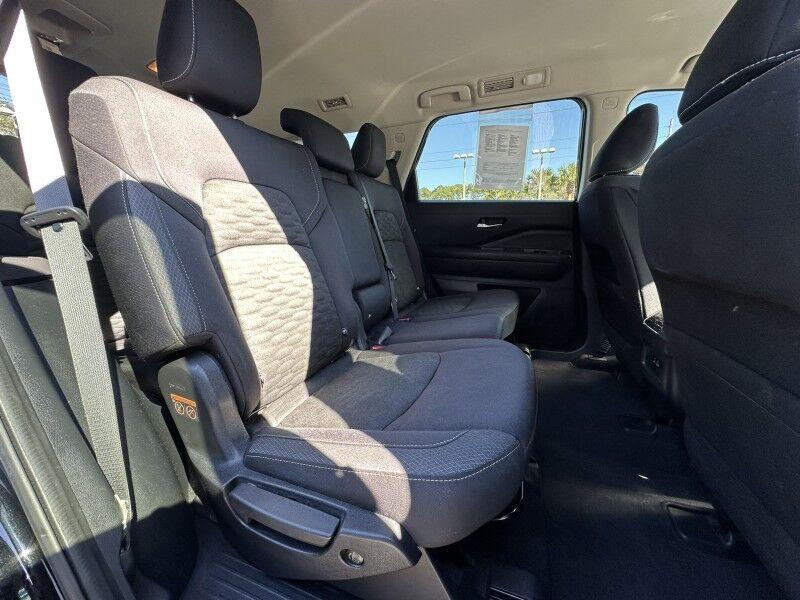 Nissan Pathfinder - Thumbnail 16