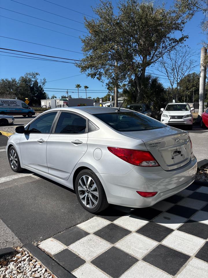 Hyundai Accentse 4-Door 6A - Thumbnail 5