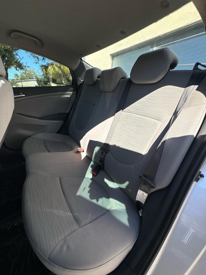 Hyundai Accentse 4-Door 6A - Thumbnail 13