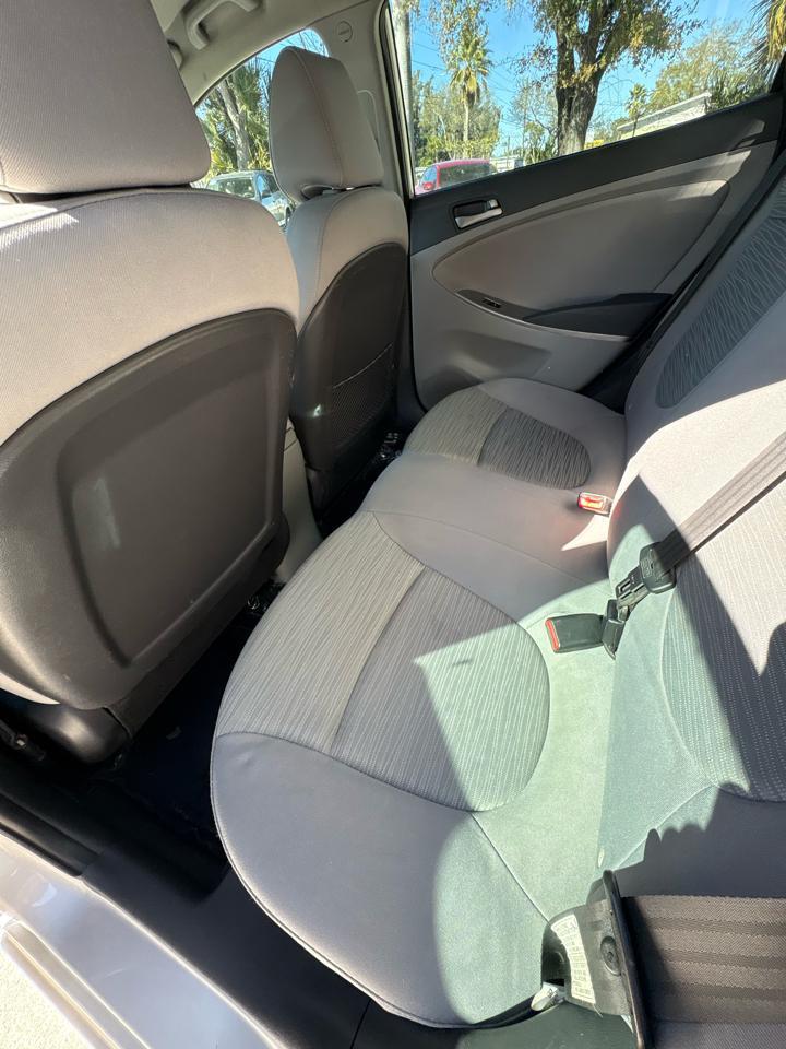 Hyundai Accentse 4-Door 6A - Thumbnail 12