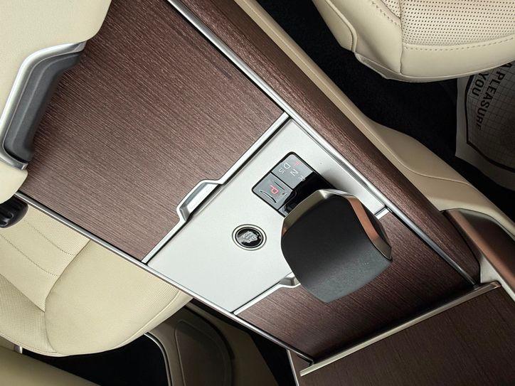 Land Rover Range Rover White/White Long Wheel Base 7 Passenger 23 Bespoke | Plant City Florida | Bayshore Autom - Thumbnail 2