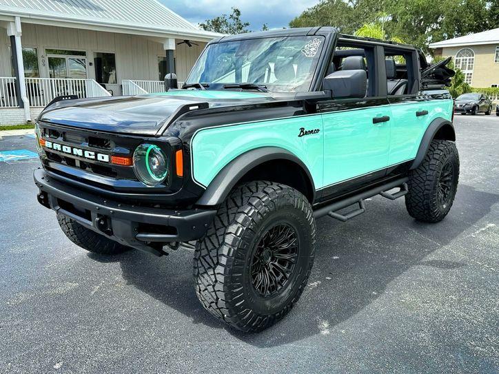 Ford Bronco Bayshore Bronco Seafoam Black 2 Tone Leather Lift | Plant City Florida | Bayshore Automotive - Thumbnail 4