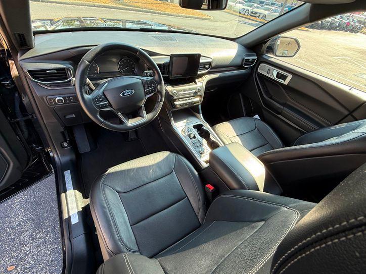 Ford Explorer Limited 4X4 Pano Roof Leather Loaded Carfax Cert | Plant City Florida | Bayshore Automotive - Thumbnail 4