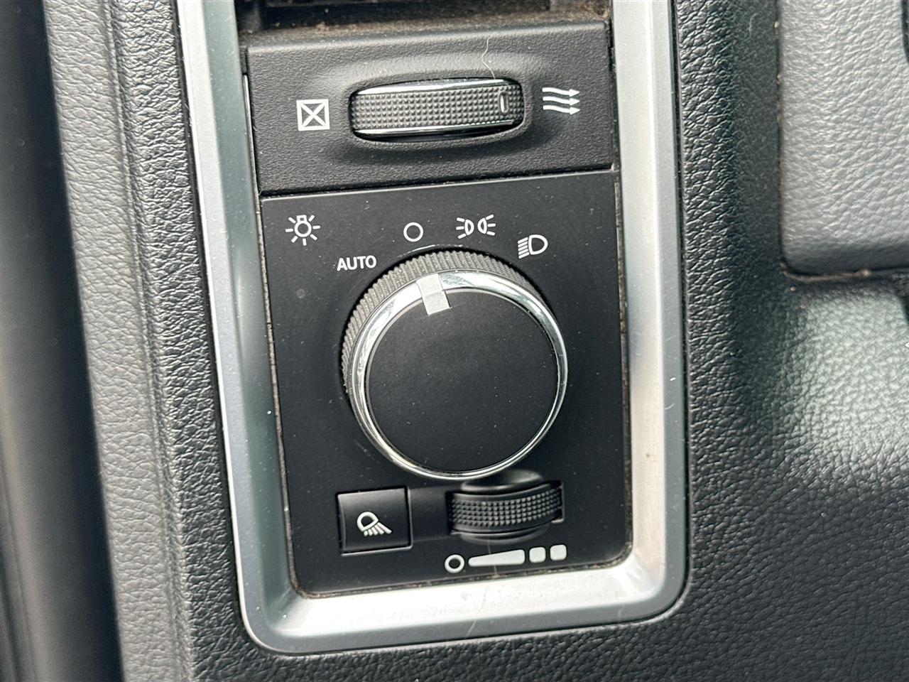 Ram 15004Wd Quad Cab 140.5" Slt - Thumbnail 10