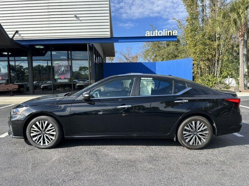 Nissan Altima - Thumbnail 2