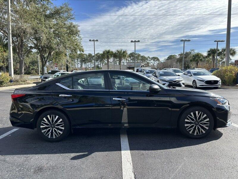 Nissan Altima - Thumbnail 7