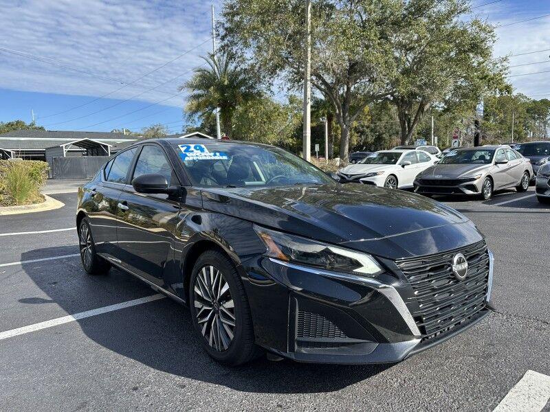 Nissan Altima - Thumbnail 8