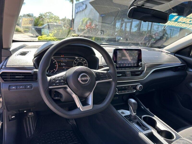 Nissan Altima - Thumbnail 14