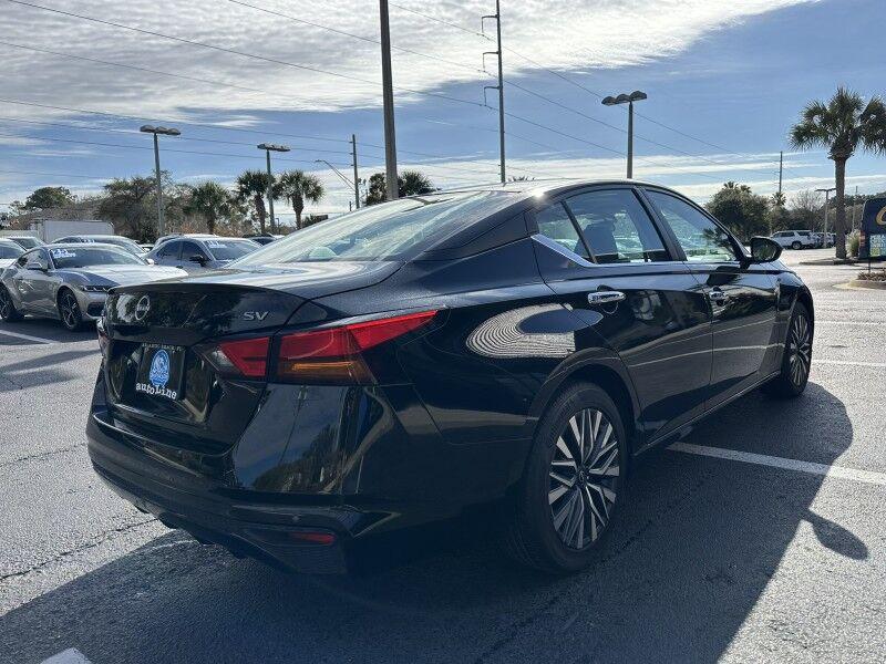 Nissan Altima - Thumbnail 6