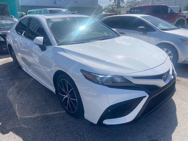 Toyota Camry Hybrid SE CVT - View 1