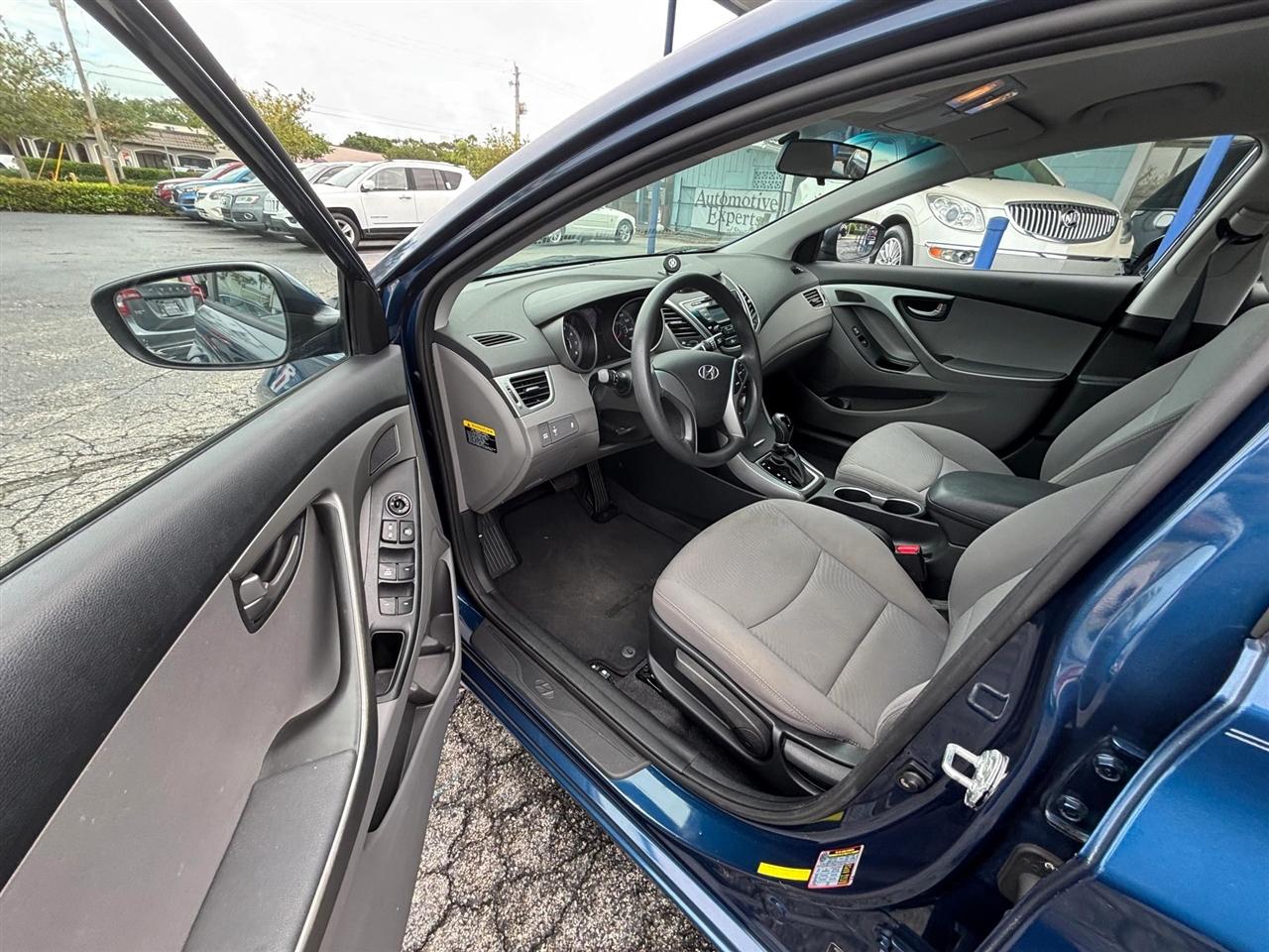 Hyundai Elantra Se 6At - Thumbnail 11