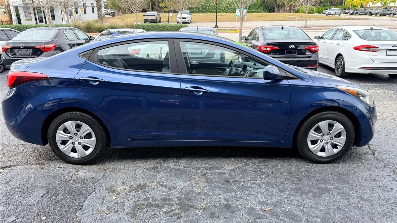 Hyundai Elantra Se 6At - Thumbnail 7