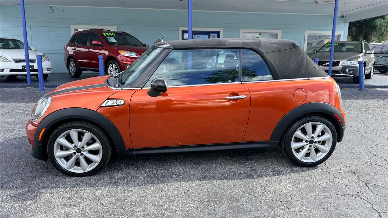 Mini Cooper S Convertible - Thumbnail 2
