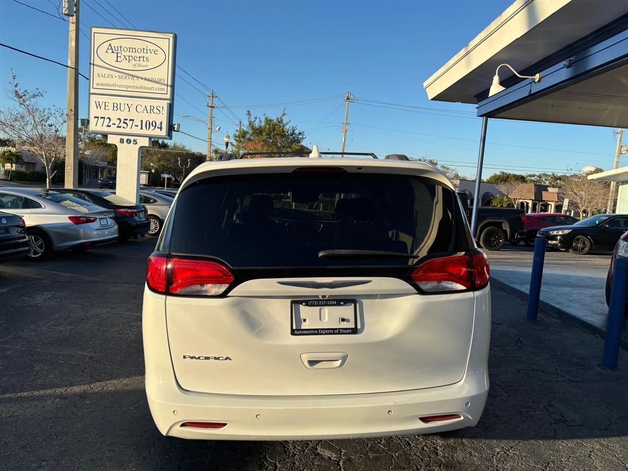 Chrysler Pacifica Touring - Thumbnail 4