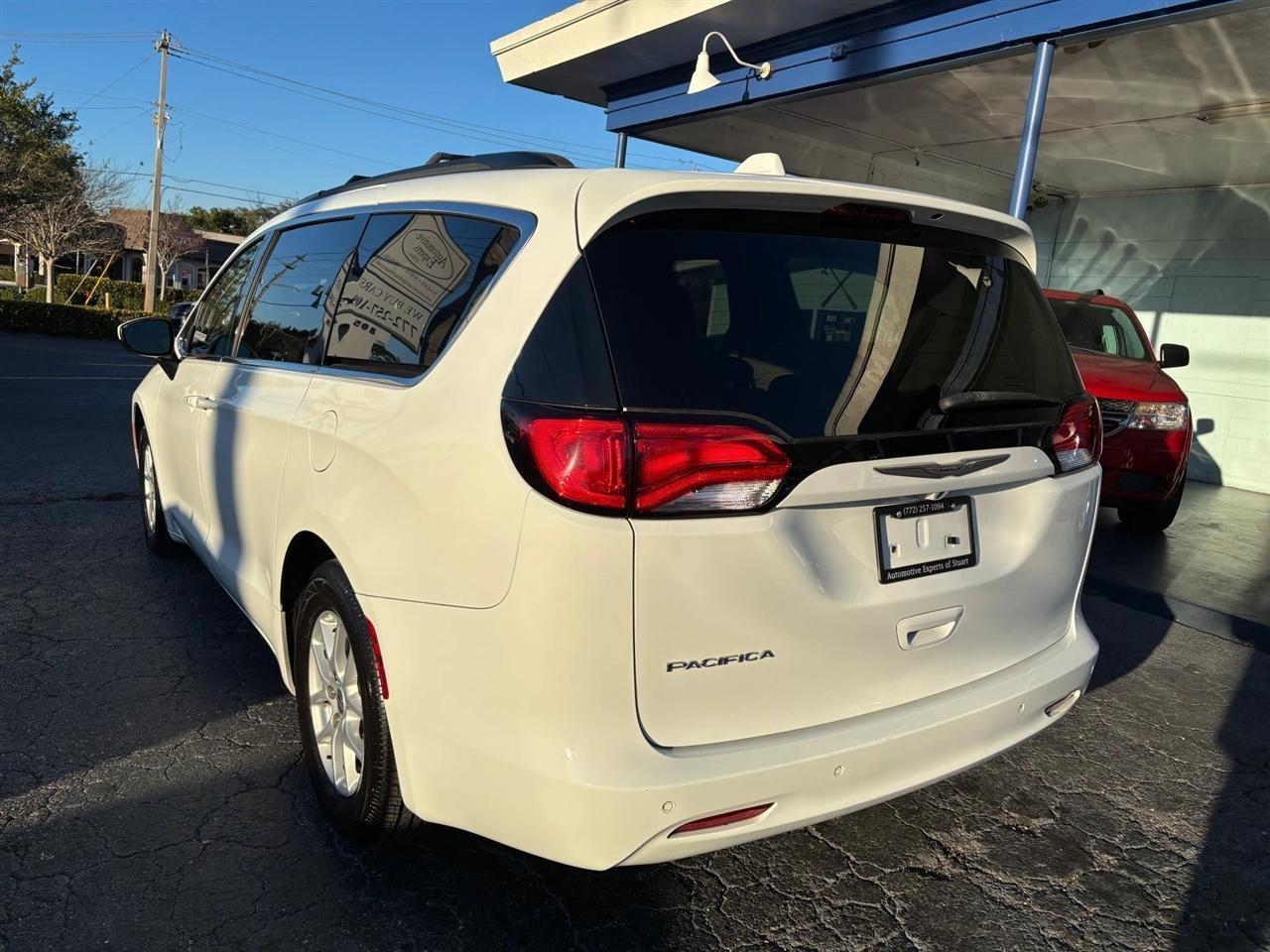 Chrysler Pacifica Touring - Thumbnail 3