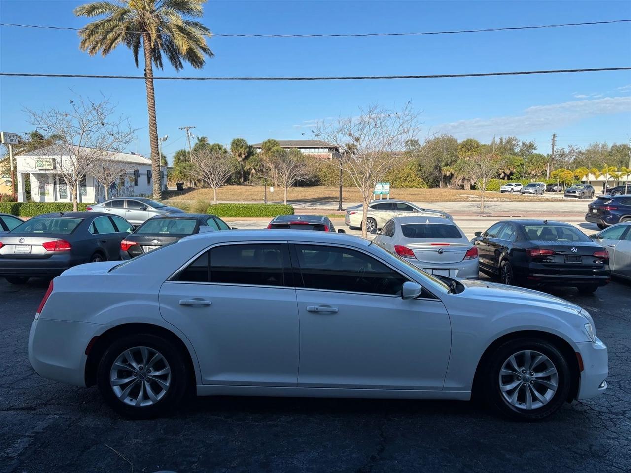 Chrysler 300 - Thumbnail 7