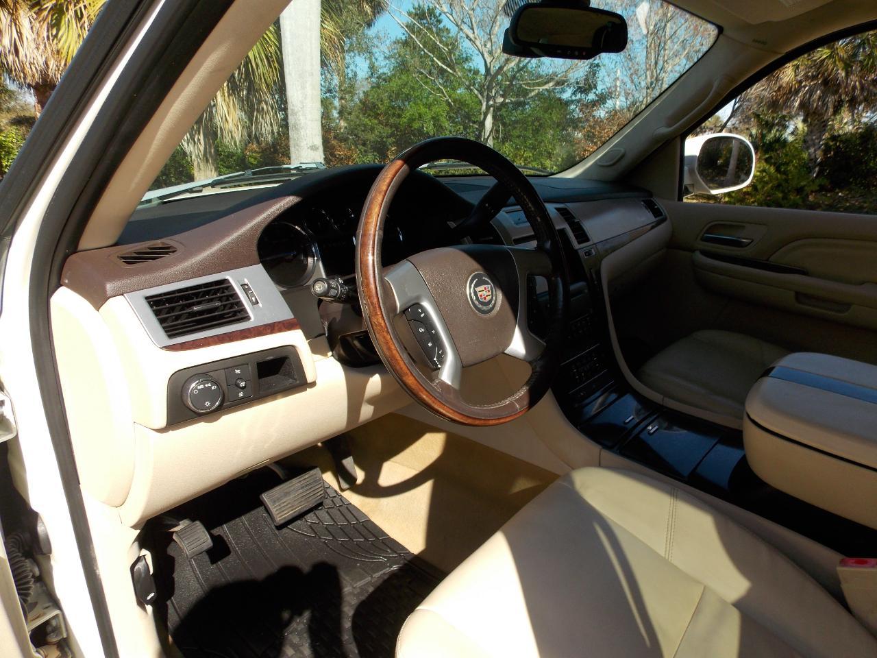 Cadillac Escalade2Wd 4Dr - Thumbnail 18