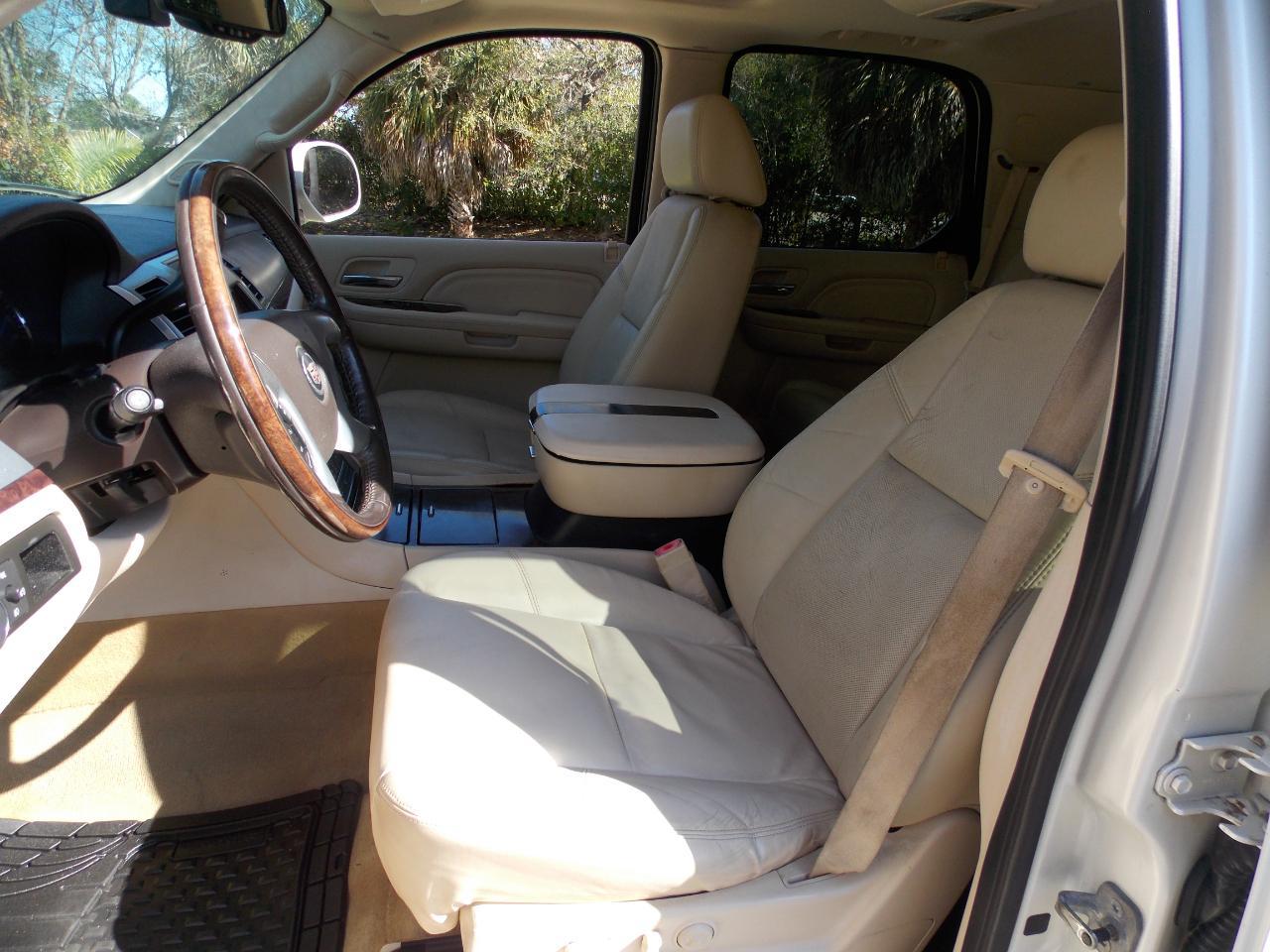 Cadillac Escalade2Wd 4Dr - Thumbnail 3