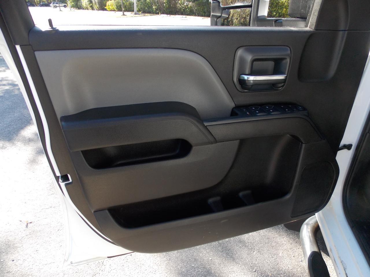 Chevrolet Silverado 3500Hd4Wd Crew Cab 171.5" Wb, - Thumbnail 2