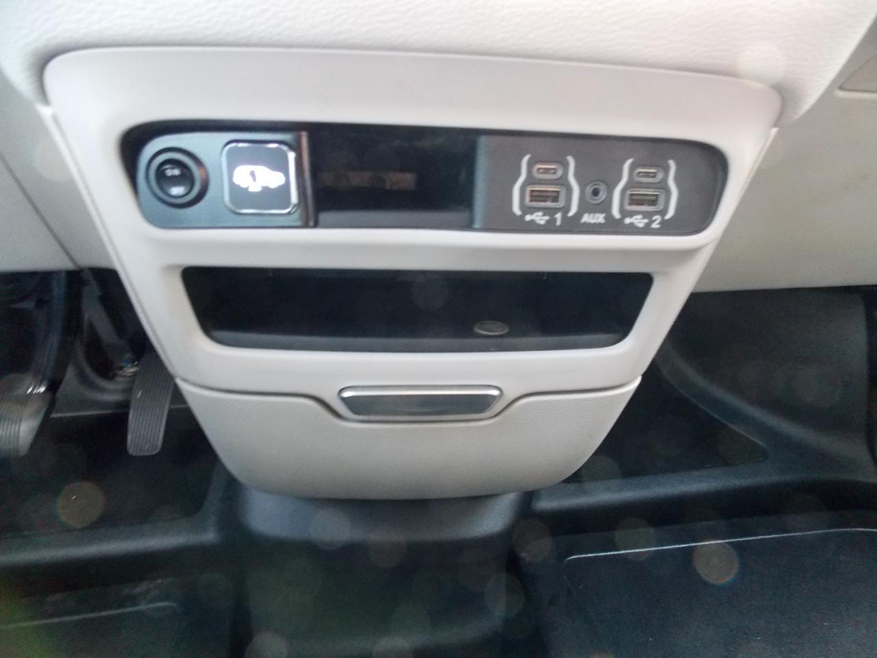 Chrysler Pacificatouring L Fwd - Thumbnail 13